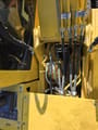 Escavadora de rastos Komatsu PC200-8 2025, detalhe do sistema hidráulico