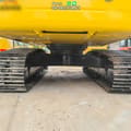2022 Komatsu PC200-8 paletli ekskavatör alt takım görünümü