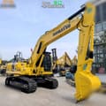 2012 Komatsu PC200-8 koparka gąsienicowa, widok z boku