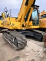 Excavadora de orugas Komatsu PC200-8 2024, vista trasera tres cuartos