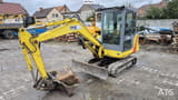 1992 Bobcat 231 mini excavator, front three-quarter view