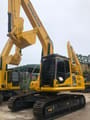 Koparka gąsienicowa Komatsu PC220-8 2015, widok z przodu pod kątem