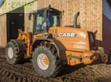 CASE 621D wheel loader, side view
