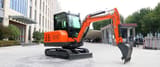 2025 Müller Machinery MB 30-VKSH Mini Excavator with a three-tine grapple bucket attached to the arm.