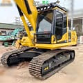Escavatore cingolato Komatsu PC200-8 del 2022, vista anteriore tre quarti