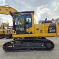 Escavatore cingolato Komatsu PC200-8 del 2022, vista laterale