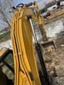 Escavatore cingolato Caterpillar 320D2 del 2017, vista di braccio e benna
