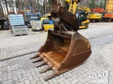 2015 Komatsu PC290LC-10 excavator bucket close-up