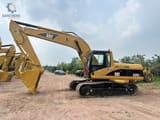 2018 Caterpillar 325CL crawler excavator, side profile view