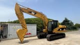 2020 Caterpillar 320CL paletli ekskavatör, yan profil görünümü