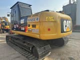 2020 Caterpillar 320D гусеничный экскаватор, вид сзади под углом