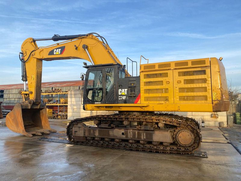 2018 Caterpillar 374FL crawler excavator, side view