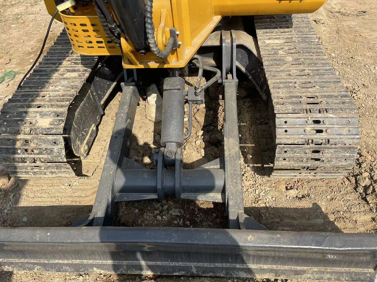 2023 XCMG XE60DA mini excavator dozer blade view