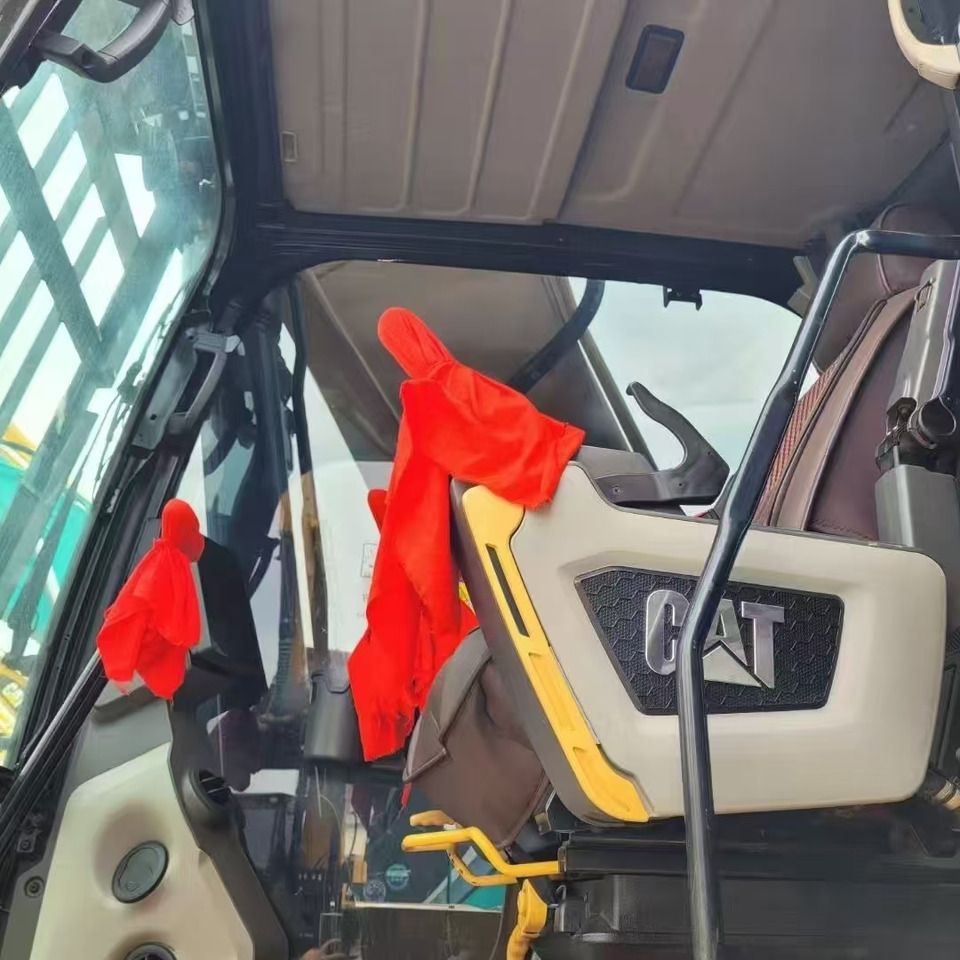 2017 Caterpillar 330GC crawler excavator interior view