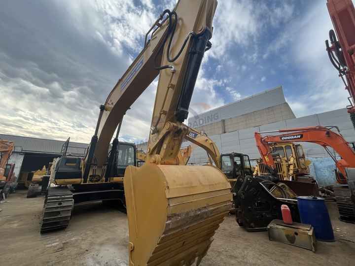 2019 Caterpillar 336D2 crawler excavator, front-facing view