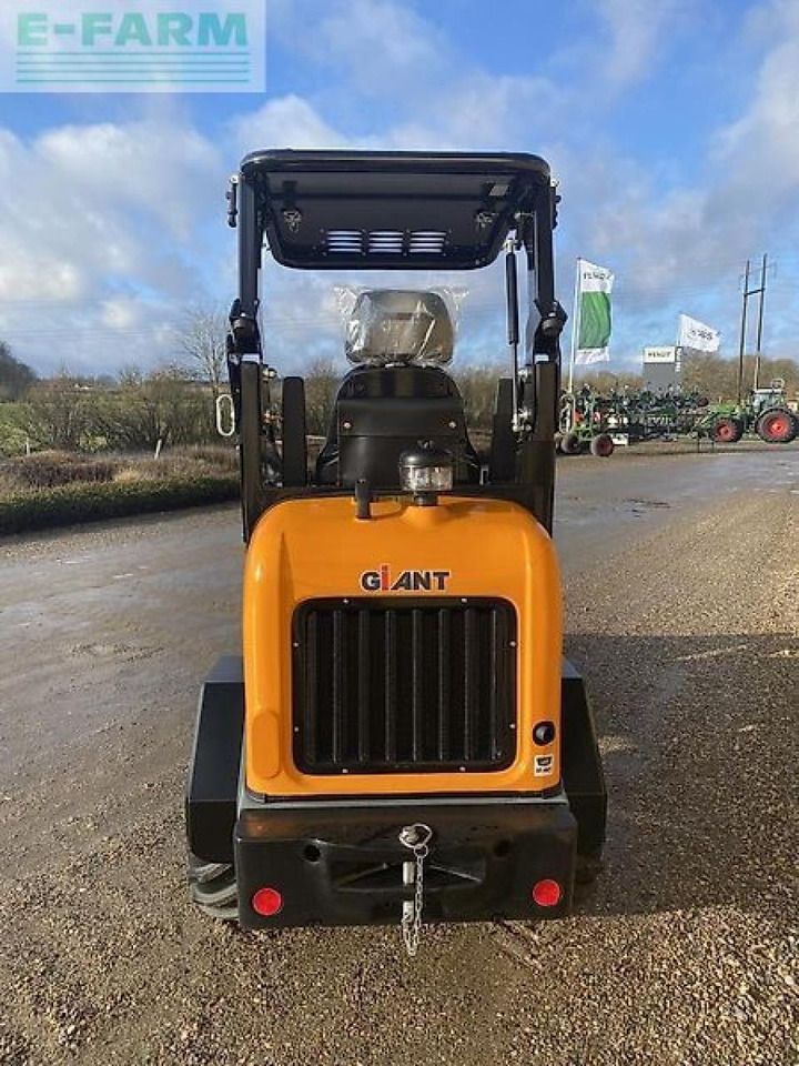 2025 Giant G1500HD mini excavator rear view