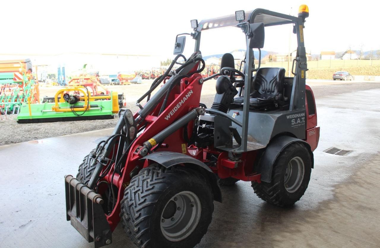 2018 Weidemann 1280 mini excavator, side view 2018 Weidemann 1280 mini excavator, side view