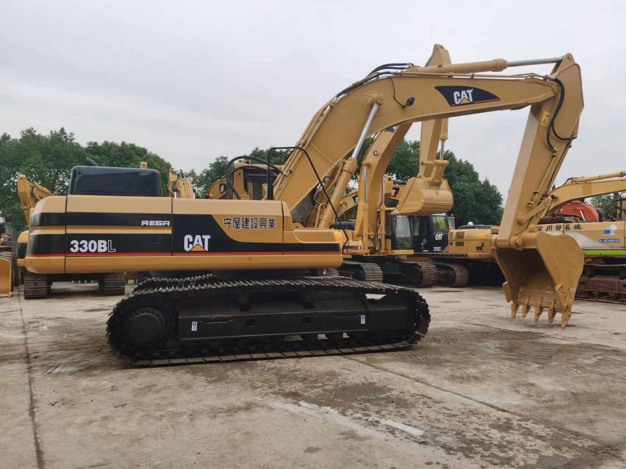 2012 Caterpillar 330BL crawler excavator, side profile view