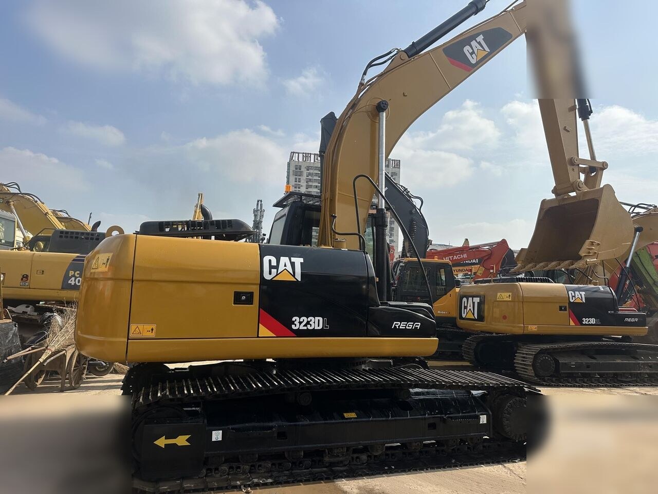 2023 Caterpillar 323DL crawler excavator side view