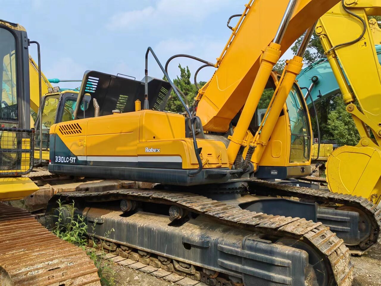2023 Hyundai R330LC-9T excavator side view