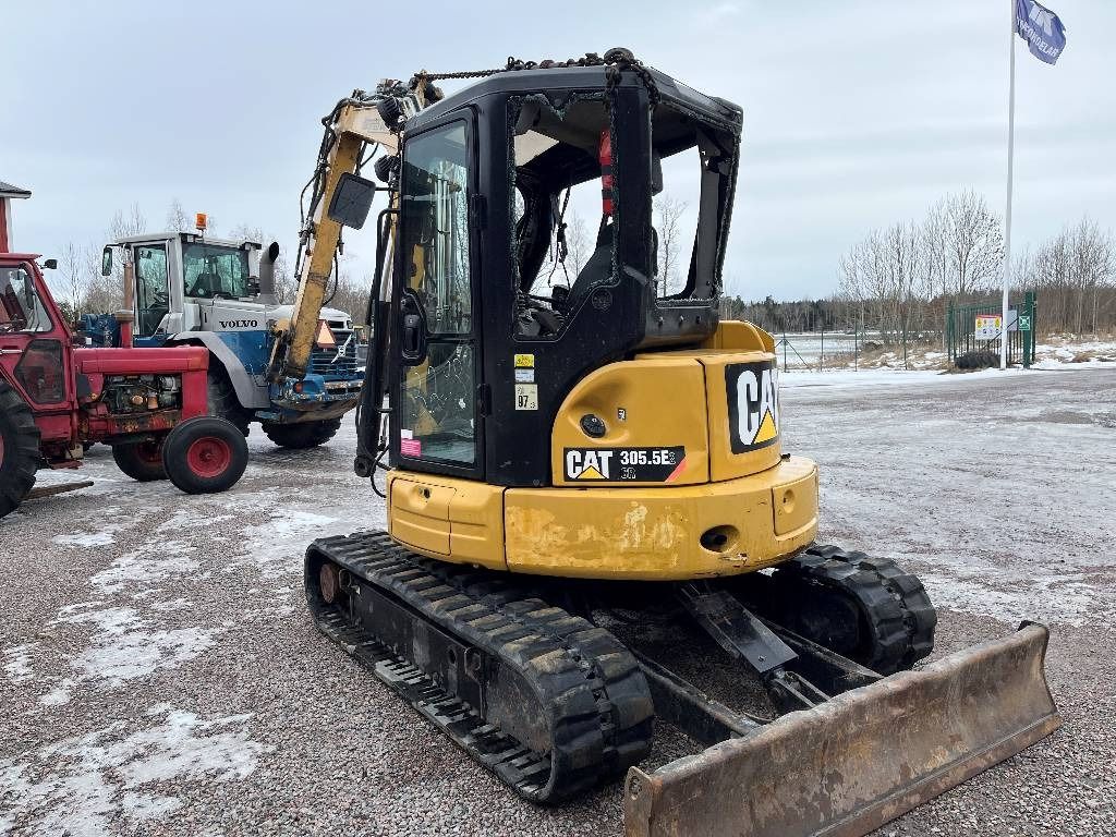 2015 Caterpillar 305.5E CR crawler excavator, rear three-quarter view