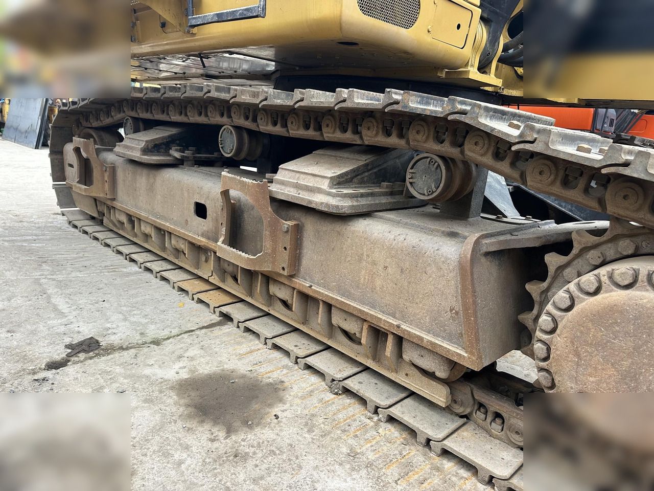2017 Caterpillar 374FL crawler excavator undercarriage view