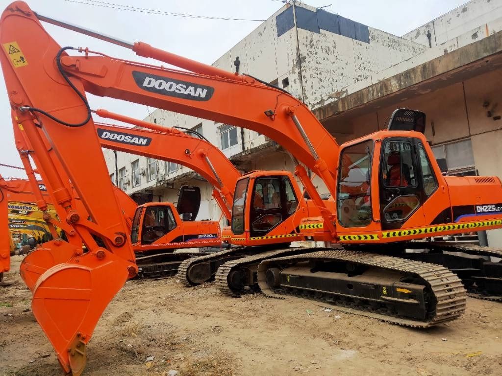 2022 Doosan DH225LC-7 crawler excavator, side view