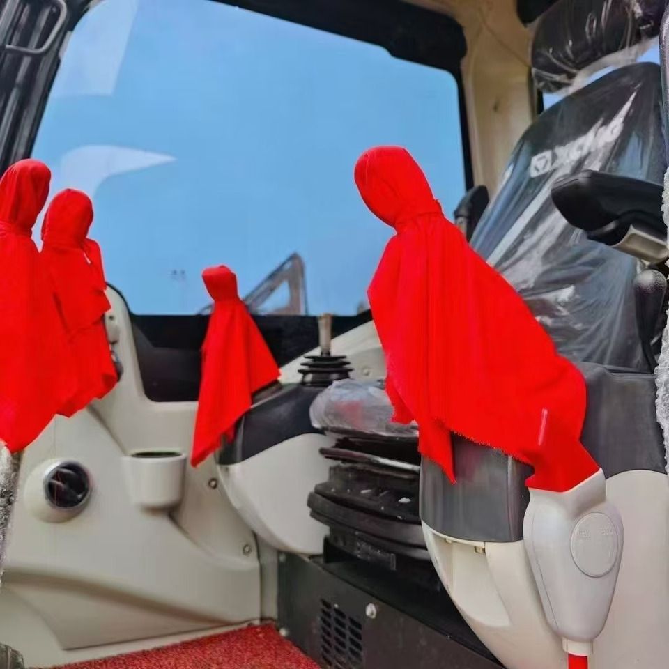 2023 XCMG XE60DA mini excavator interior view