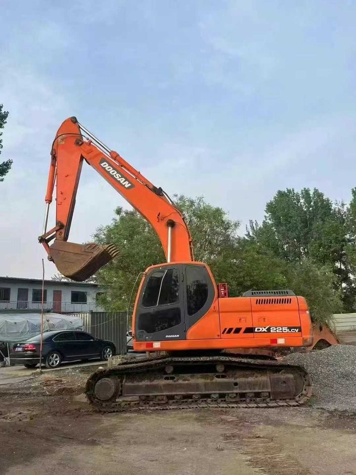 2022 Doosan DX225LCV crawler excavator, side view
