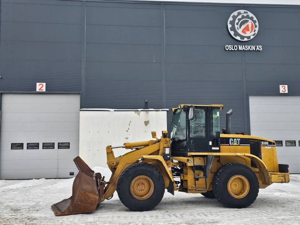 2003 Caterpillar 938G wheel loader, side profile view
