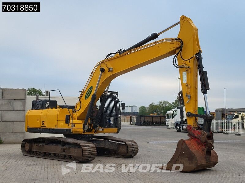 2022 LiuGong 928 E-DM crawler excavator, rear three-quarter view