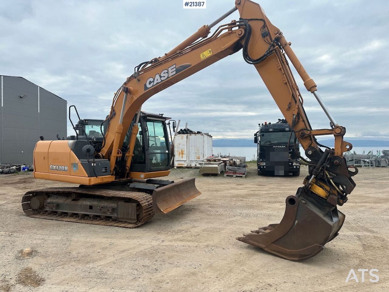 2011 CASE CX130B excavator side view 2011 CASE CX130B excavator side view