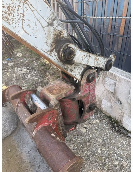 2014 Takeuchi TB1140 crawler excavator quick coupler detail