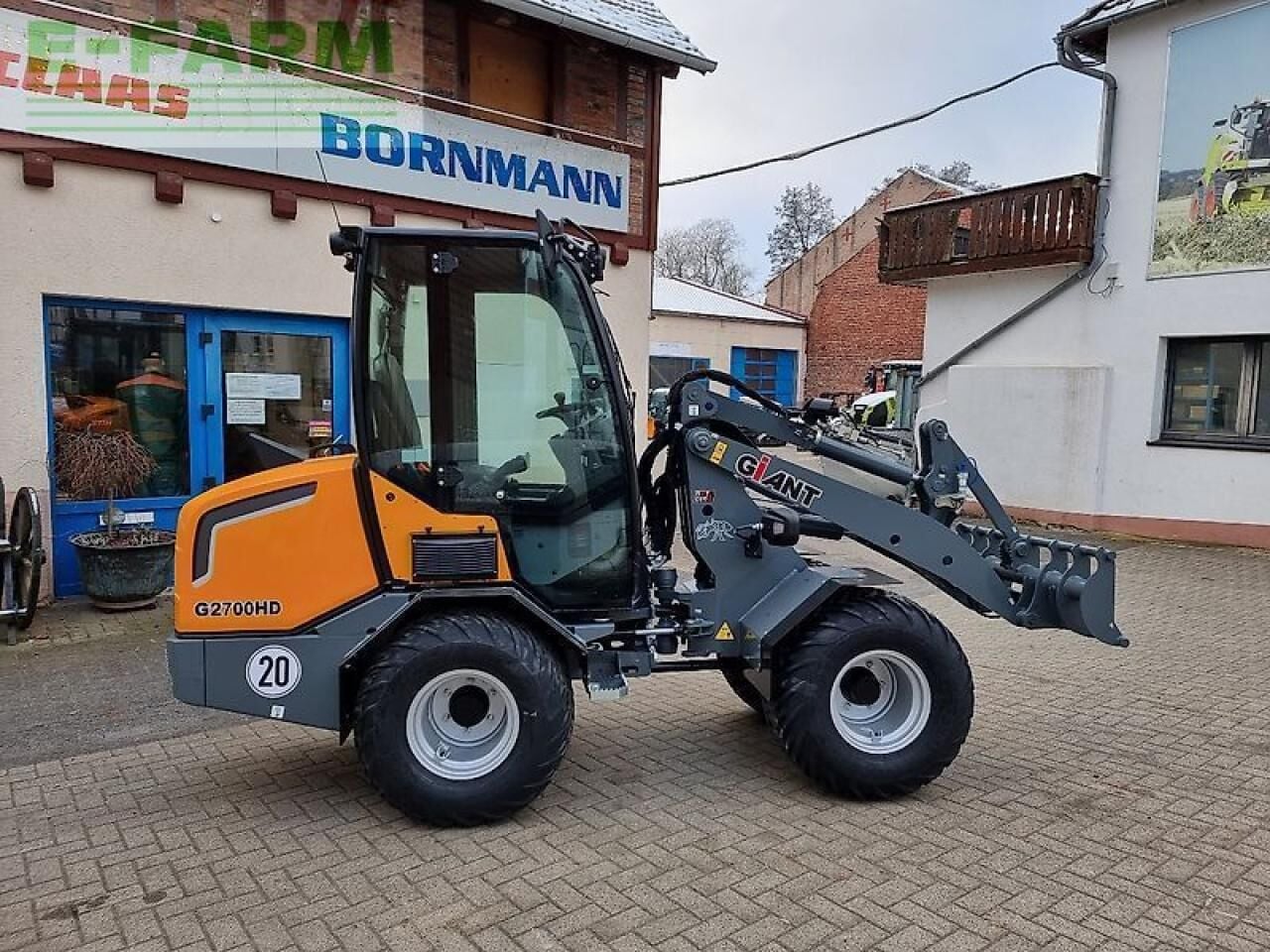 2022 Giant G2700 HD wheel loader, side view 2022 Giant G2700 HD wheel loader, side view