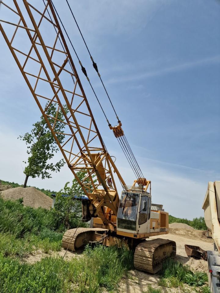1996 Liebherr 832 SEILBAGGER dragline, front three-quarter view