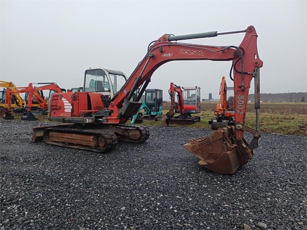 2002 Wacker Neuson 8002 RD mini excavator, side profile view