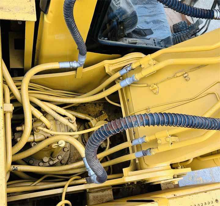 2018 Caterpillar 320BL crawler excavator hydraulic system view