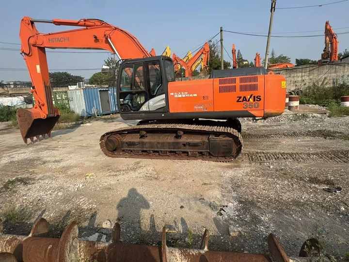 2019 Hitachi Zaxis 350 crawler excavator side view 2019 Hitachi Zaxis 350 crawler excavator side view
