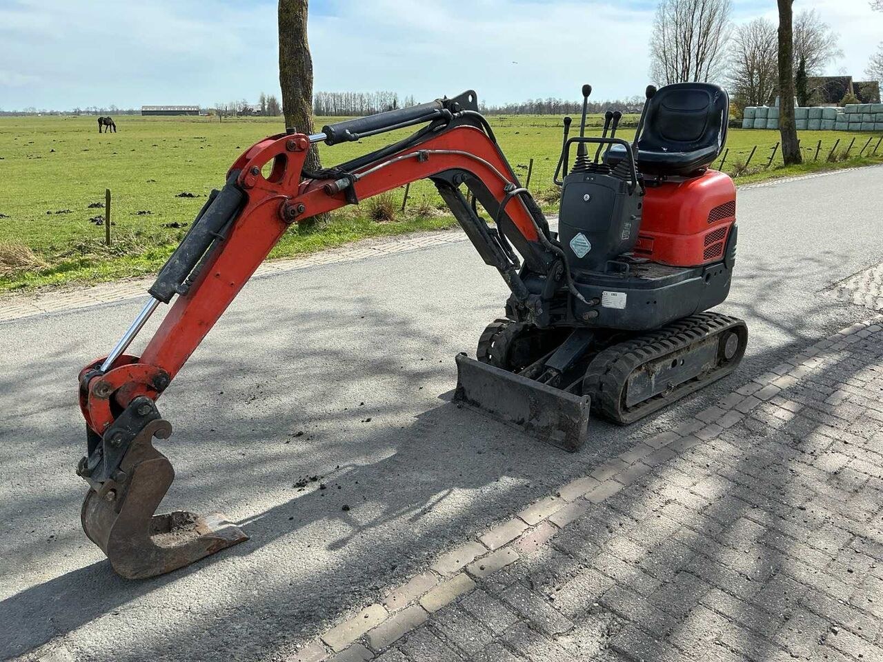 2005 IHI 9NX mini excavator, side view
