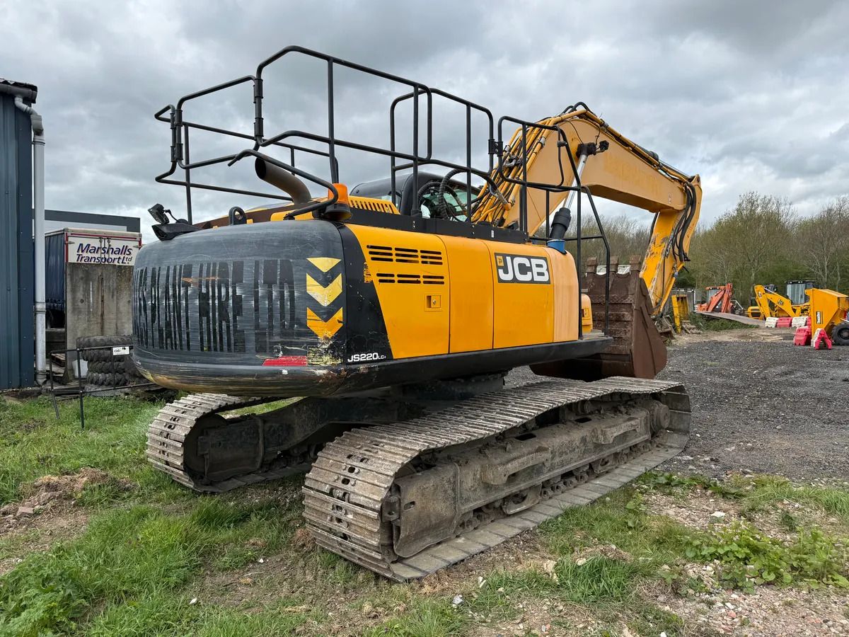 2016 JCB JS220LC crawler excavator rear three-quarter view