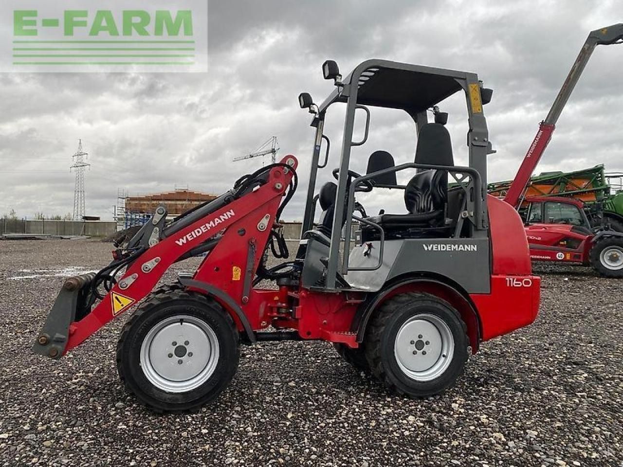 2011 Weidemann 1160 side view 2011 Weidemann 1160 side view