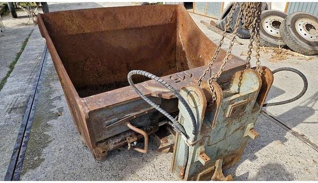 Volvo S3 190 cm ditch cleaning bucket, high-angle view