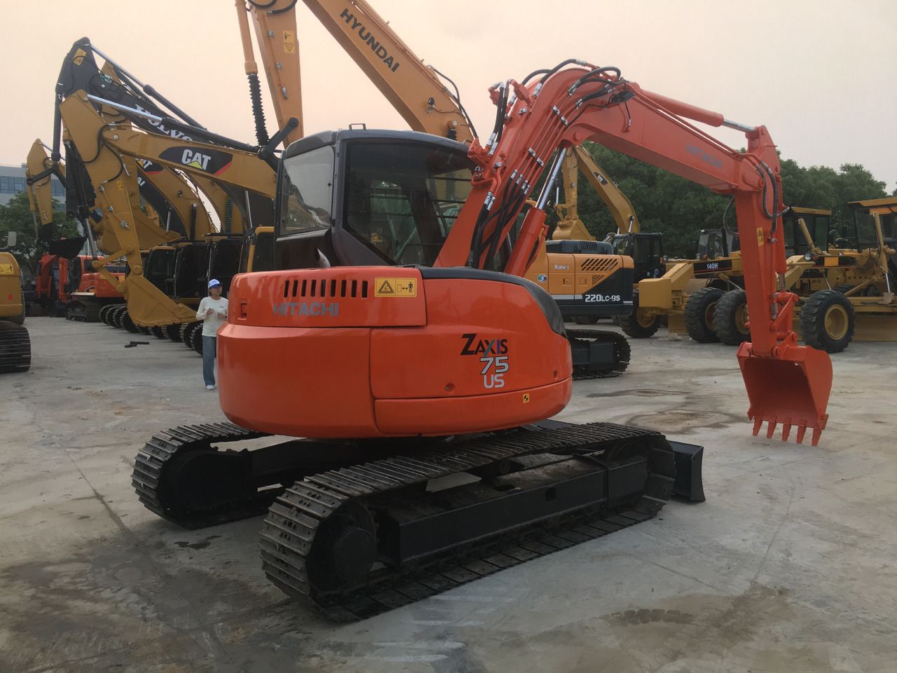 2022 حفارة زاحفة Hitachi ZX75 2022 حفارة زاحفة Hitachi ZX75