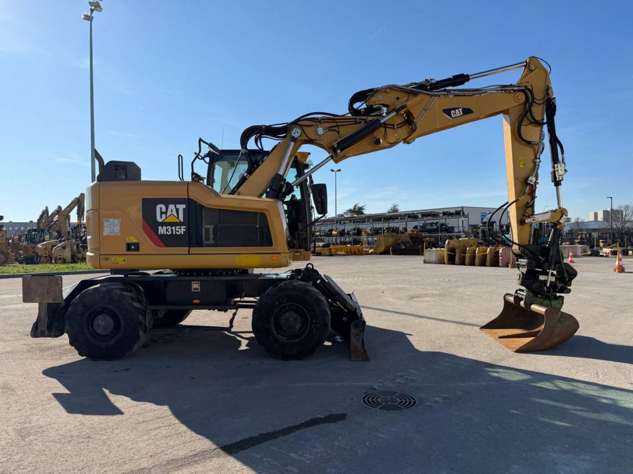 2019 Caterpillar M315F wheel excavator, side profile view