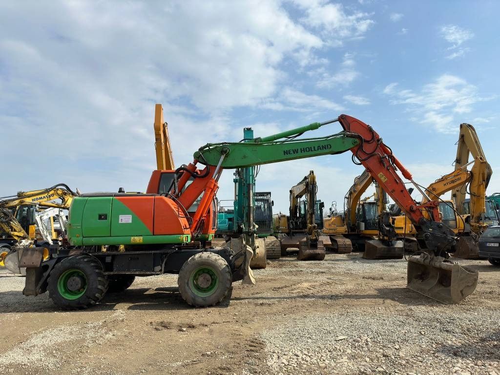 2006 New Holland MH-PLUS wheel excavator, side view