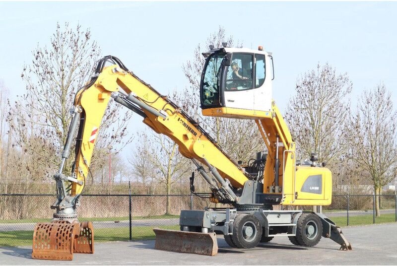 2018 Liebherr LH 22 M material handler, side view 2018 Liebherr LH 22 M material handler, side view