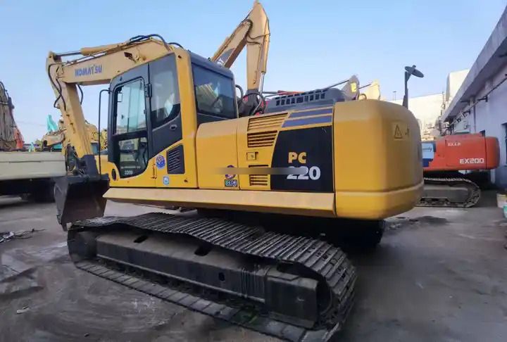 Escavadora de rastos Komatsu PC220-8 de 2018, vista lateral