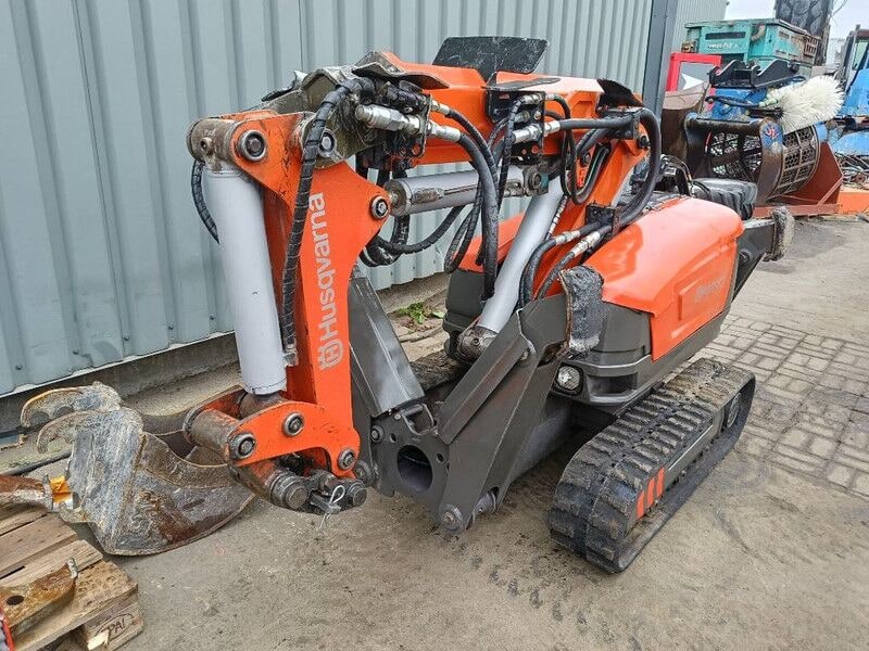 2009 Husqvarna DXR 310 crawler excavator, front three-quarter view 2009 Husqvarna DXR 310 crawler excavator, front three-quarter view