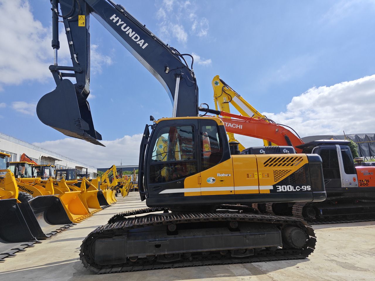 Hyundai R300LC-9S crawler excavator side view