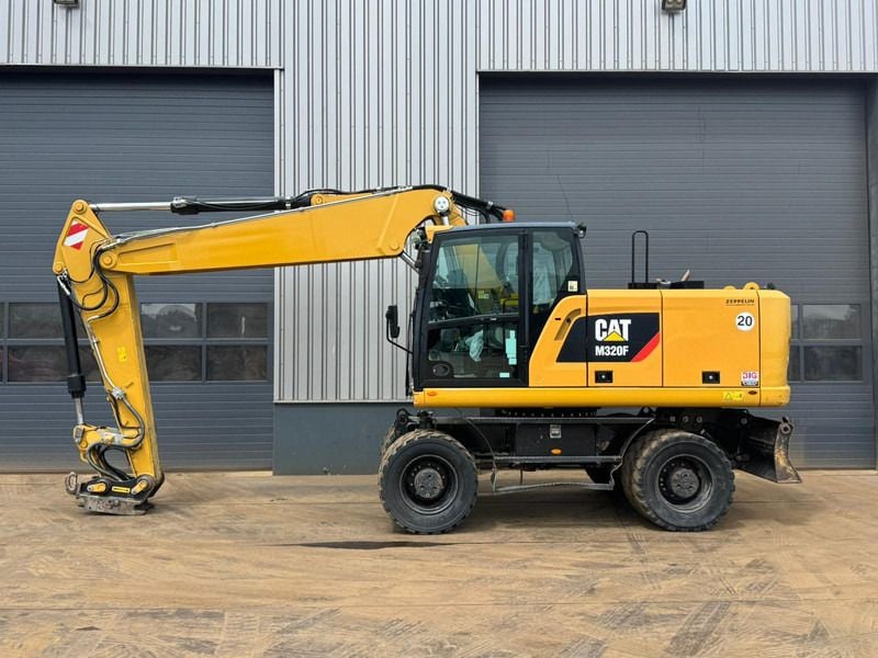 2017 Caterpillar M320F wheel excavator, side view